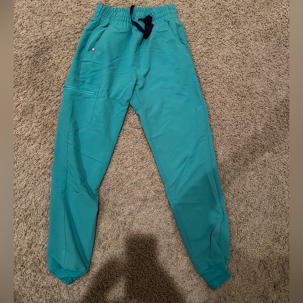 Surgical green Figs Zamora joggers size small